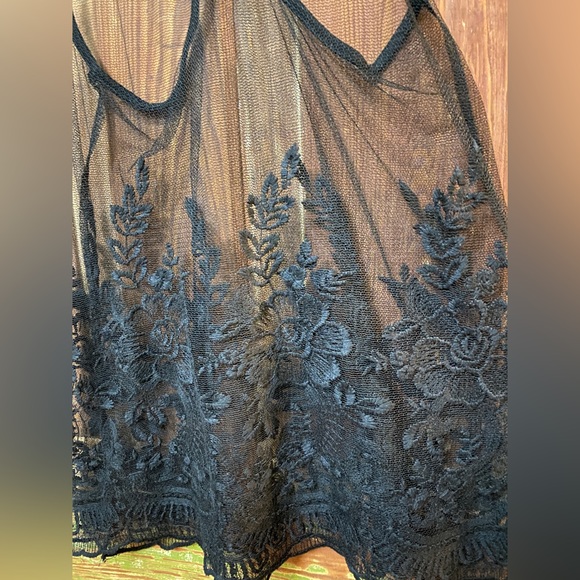Black Mesh and Lace Flowy Tank - Picture 4 of 4
